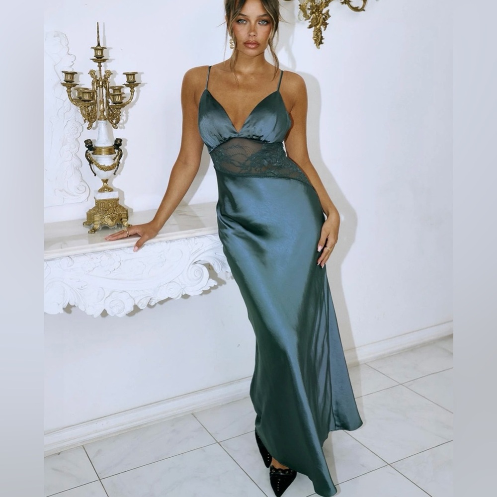 Princess Polly NWOT Faera Lace maxi dress blue. (Looks like a blue green color)